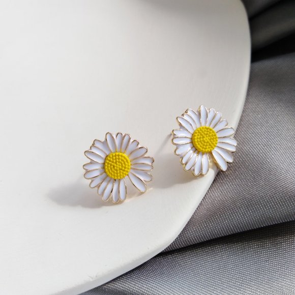 Lagom Studio Jewelry - 💕Last one Enamel Daisy Stud Sterling Silver